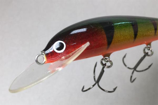 Karikko Wobbler, Länge: 13 cm, Farbe: Barsch Glitter 031, schwimmend, von Suomen Uistin The Finnish Lure Company (Jarmo Rapala)